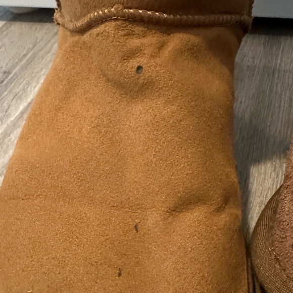 Women’s Ugg Classic Tall boots - Picture 3 of 5